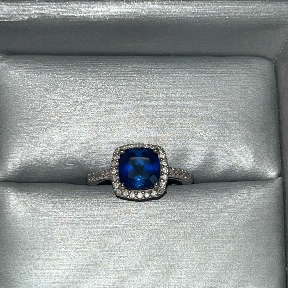 10K White Gold Ring with Sapphire Stone - Picture 1 of 6